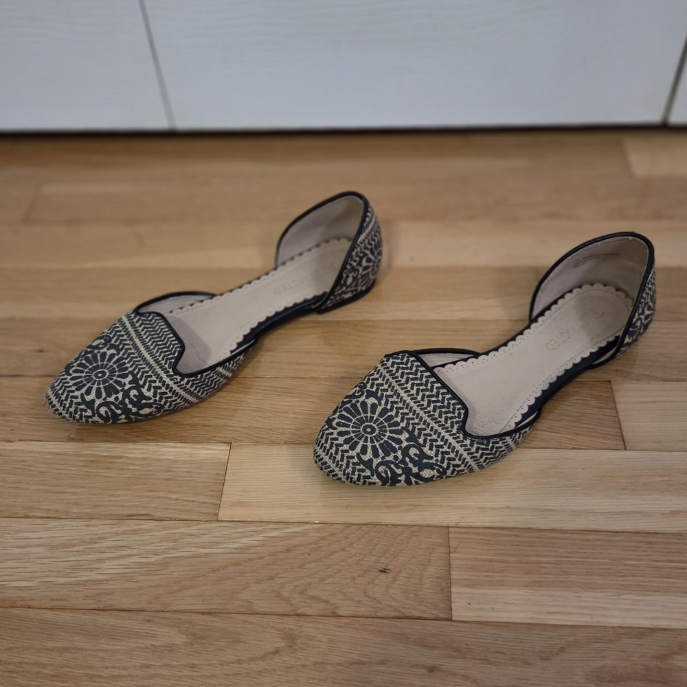 Elegant Black and Cream Restricted Women's Flats